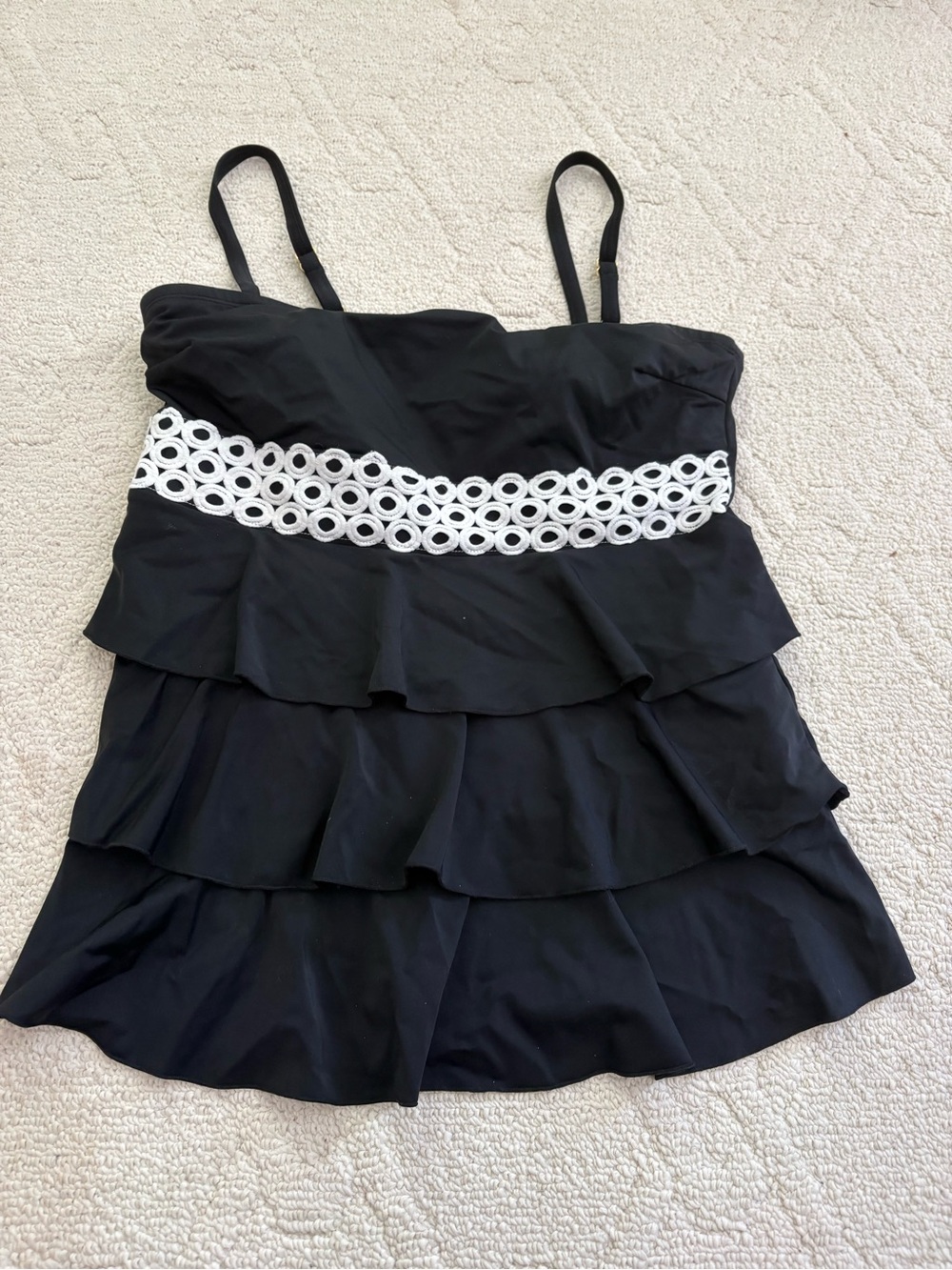 LADIES FIT 4 U SWIM TOP - EXCELLENT CONDITION -BLACK & WHITE